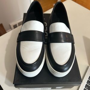 NIB J/Slides Page Loafers